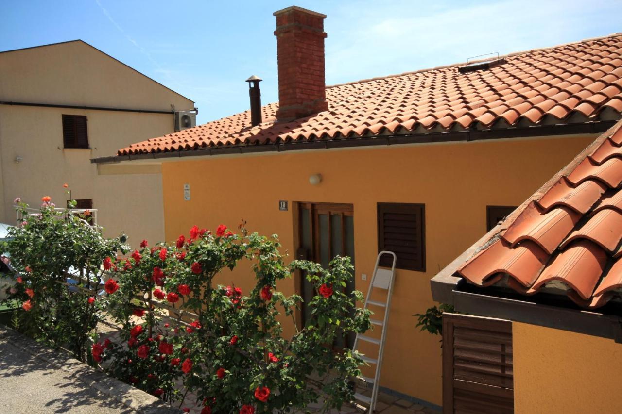 Apartments With A Parking Space Rabac, Labin - 6414 Exterior photo